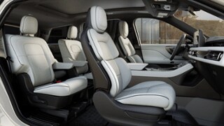 2025 Lincoln Lincoln Aviator Internal Image 1